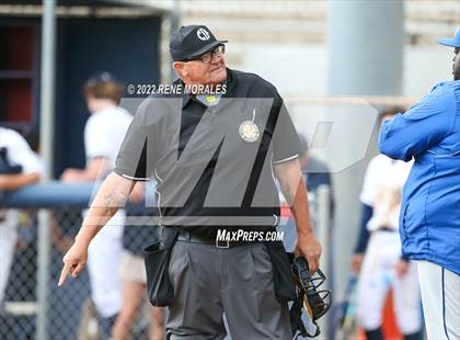 Thumbnail 1 in Serra vs La Salle photogallery.