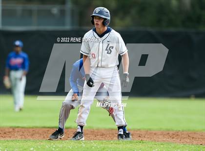 Thumbnail 2 in Serra vs La Salle photogallery.