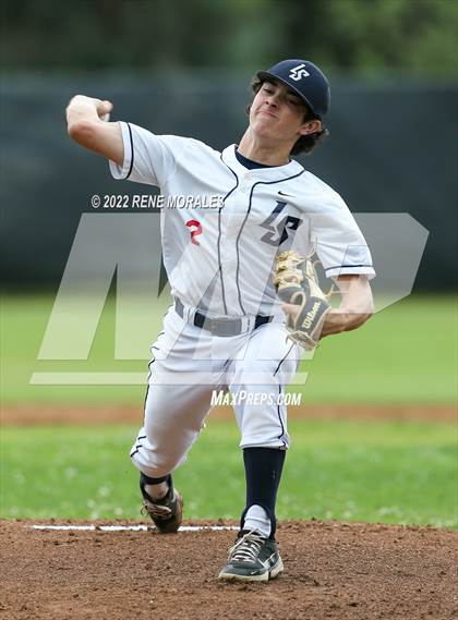 Thumbnail 1 in Serra vs La Salle photogallery.