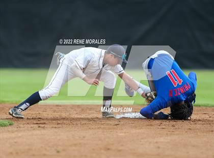 Thumbnail 1 in Serra vs La Salle photogallery.