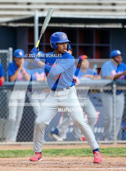 Thumbnail 1 in Serra vs La Salle photogallery.