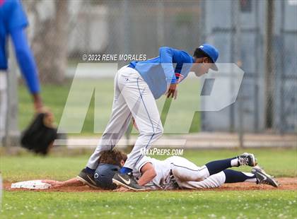 Thumbnail 2 in Serra vs La Salle photogallery.