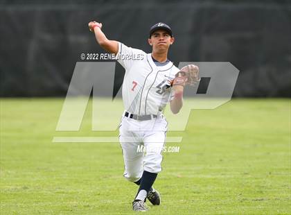 Thumbnail 2 in Serra vs La Salle photogallery.