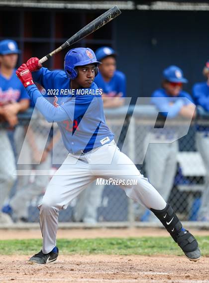 Thumbnail 2 in Serra vs La Salle photogallery.
