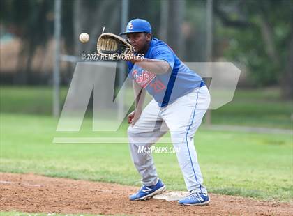 Thumbnail 2 in Serra vs La Salle photogallery.