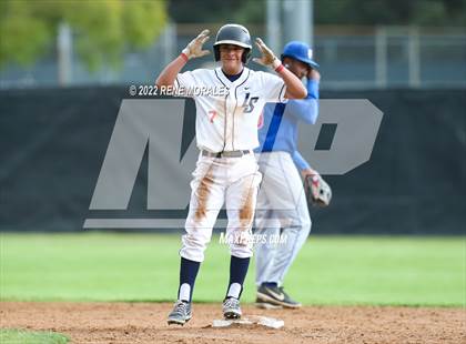 Thumbnail 2 in Serra vs La Salle photogallery.