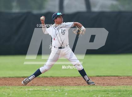 Thumbnail 2 in Serra vs La Salle photogallery.