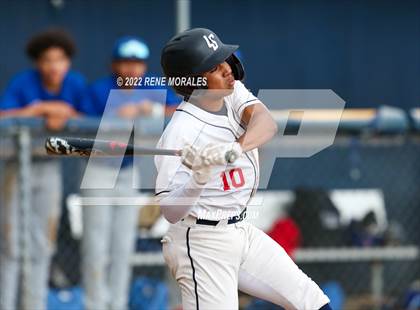 Thumbnail 1 in Serra vs La Salle photogallery.