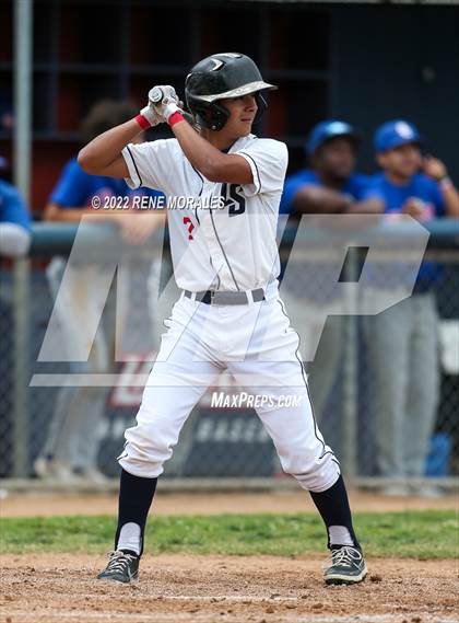 Thumbnail 3 in Serra vs La Salle photogallery.