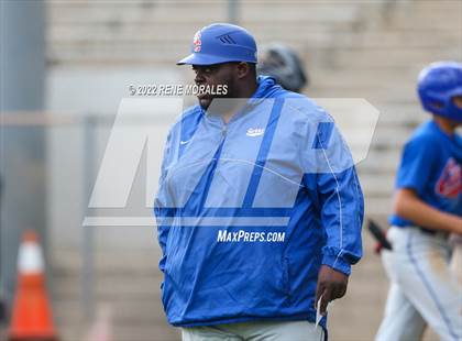Thumbnail 3 in Serra vs La Salle photogallery.