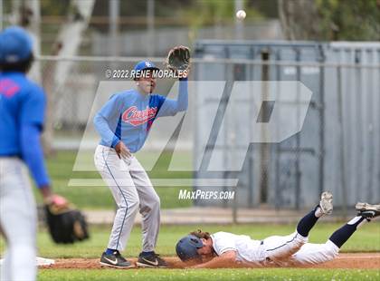 Thumbnail 3 in Serra vs La Salle photogallery.