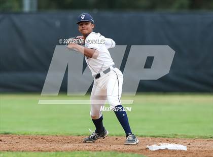 Thumbnail 2 in Serra vs La Salle photogallery.