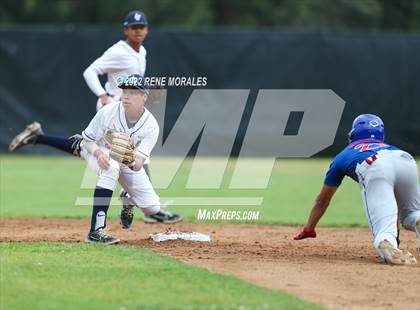 Thumbnail 3 in Serra vs La Salle photogallery.