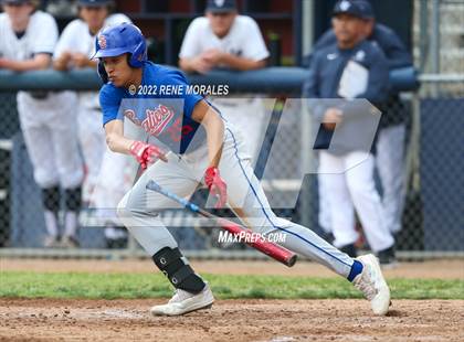 Thumbnail 2 in Serra vs La Salle photogallery.