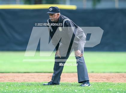 Thumbnail 3 in Serra vs La Salle photogallery.