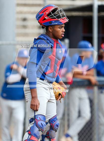 Thumbnail 1 in Serra vs La Salle photogallery.