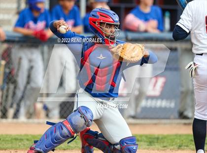 Thumbnail 2 in Serra vs La Salle photogallery.