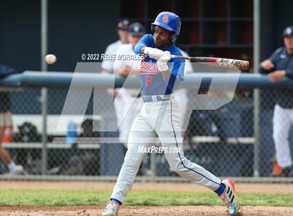 Thumbnail 3 in Serra vs La Salle photogallery.