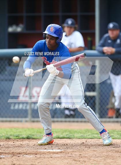 Thumbnail 2 in Serra vs La Salle photogallery.