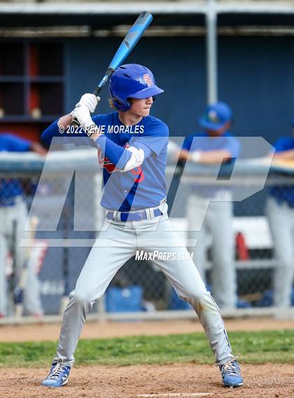 Thumbnail 2 in Serra vs La Salle photogallery.