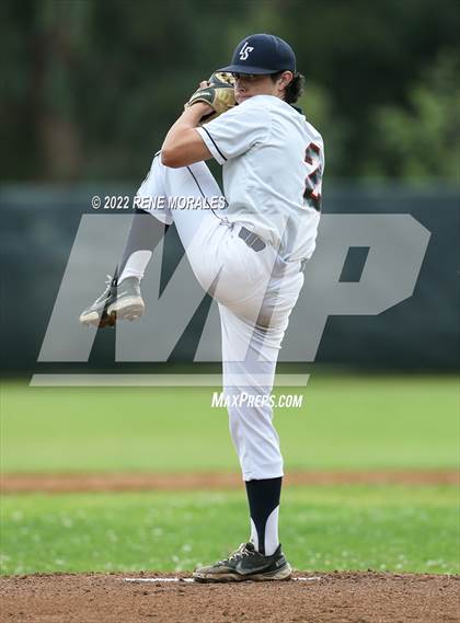 Thumbnail 1 in Serra vs La Salle photogallery.