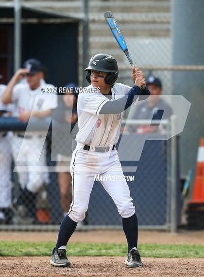 Thumbnail 2 in Serra vs La Salle photogallery.