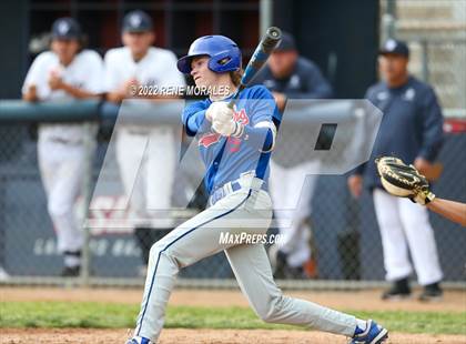 Thumbnail 2 in Serra vs La Salle photogallery.