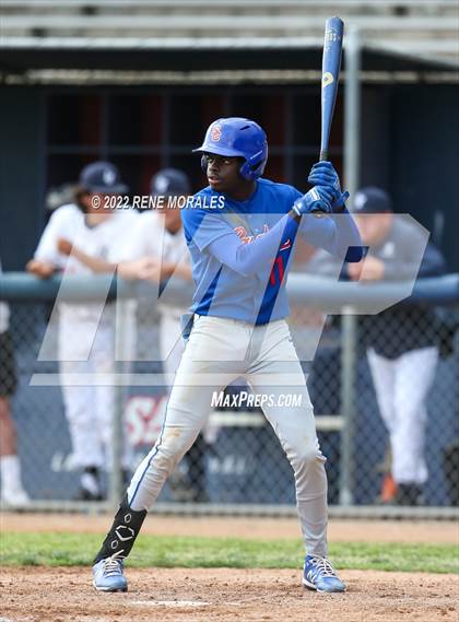 Thumbnail 1 in Serra vs La Salle photogallery.