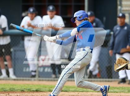 Thumbnail 3 in Serra vs La Salle photogallery.