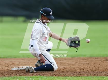 Thumbnail 1 in Serra vs La Salle photogallery.