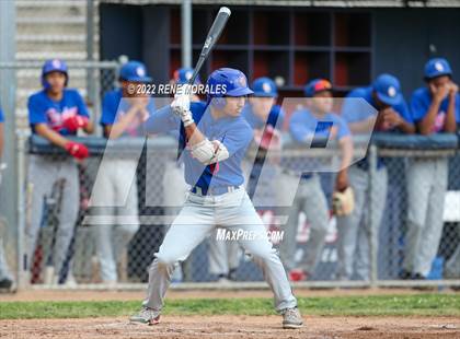 Thumbnail 3 in Serra vs La Salle photogallery.