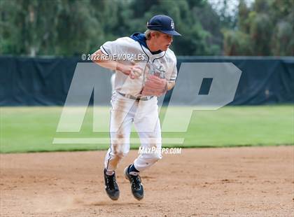 Thumbnail 3 in Serra vs La Salle photogallery.