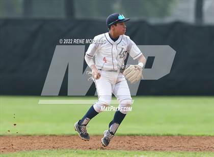 Thumbnail 2 in Serra vs La Salle photogallery.