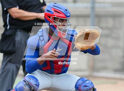 Thumbnail 3 in Serra vs La Salle photogallery.