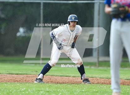 Thumbnail 3 in Serra vs La Salle photogallery.