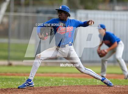 Thumbnail 2 in Serra vs La Salle photogallery.