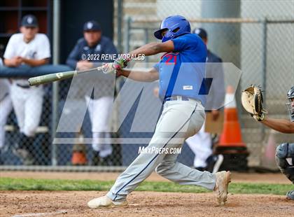 Thumbnail 3 in Serra vs La Salle photogallery.