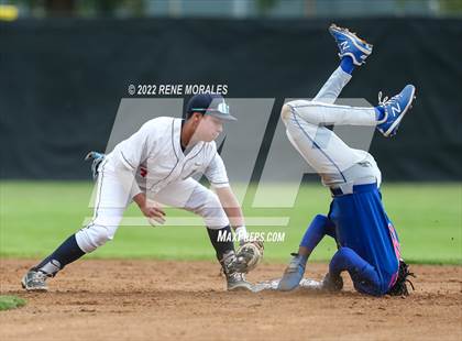 Thumbnail 1 in Serra vs La Salle photogallery.