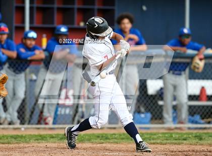 Thumbnail 3 in Serra vs La Salle photogallery.