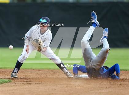 Thumbnail 1 in Serra vs La Salle photogallery.