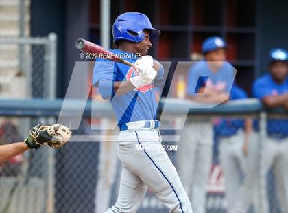 Thumbnail 3 in Serra vs La Salle photogallery.