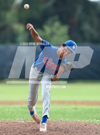 Thumbnail 2 in Serra vs La Salle photogallery.