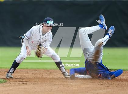 Thumbnail 2 in Serra vs La Salle photogallery.