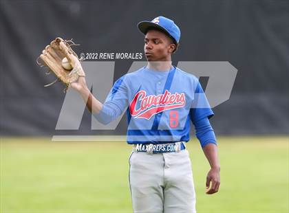 Thumbnail 1 in Serra vs La Salle photogallery.