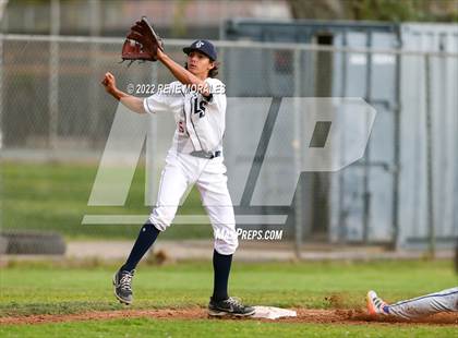 Thumbnail 2 in Serra vs La Salle photogallery.