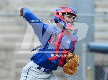 Thumbnail 2 in Serra vs La Salle photogallery.