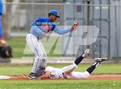 Thumbnail 2 in Serra vs La Salle photogallery.