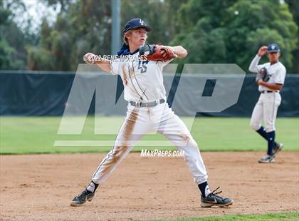 Thumbnail 2 in Serra vs La Salle photogallery.
