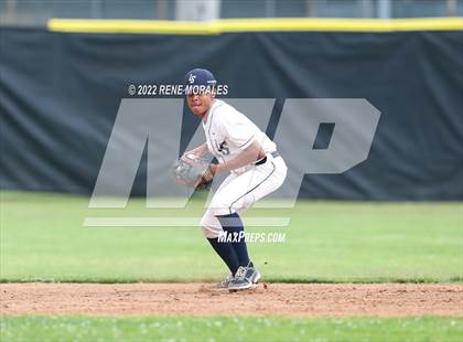 Thumbnail 2 in Serra vs La Salle photogallery.