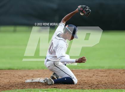Thumbnail 3 in Serra vs La Salle photogallery.